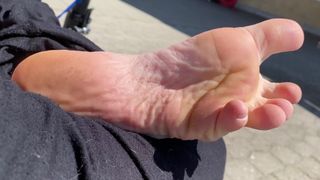 Making feet bizarre porn in public around people ❤︎ Imagine if somebody saw me and got turned on ❤︎