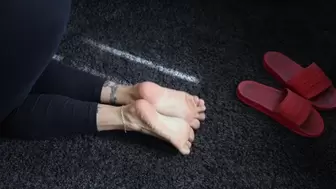 slides slipper dangle, attractive mom feet, milf, foot bizarre