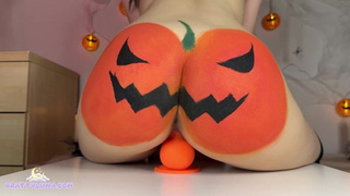 PUMPKIN PAWG CREAMS ON MASSIVE PRICK FOR HALLOWEEN